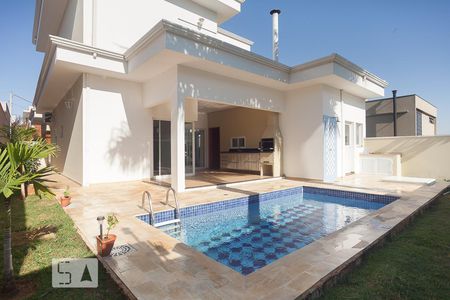 Casa de condomínio à venda com 265m², 4 quartos e 2 vagas Casa de condomínio à venda com 265m², 4 quartos e 2 vagasPiscina