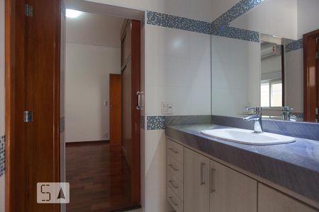 Casa de condomínio à venda com 265m², 4 quartos e 2 vagas Casa de condomínio à venda com 265m², 4 quartos e 2 vagasBanheiro