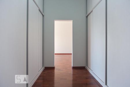 Casa de condomínio à venda com 265m², 4 quartos e 2 vagas Casa de condomínio à venda com 265m², 4 quartos e 2 vagasSuíte 1