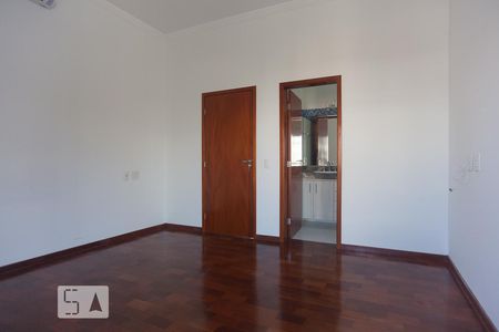 Casa de condomínio à venda com 265m², 4 quartos e 2 vagas Casa de condomínio à venda com 265m², 4 quartos e 2 vagasSuíte 2