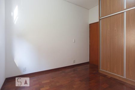 Casa de condomínio à venda com 265m², 4 quartos e 2 vagas Casa de condomínio à venda com 265m², 4 quartos e 2 vagasQuarto 1