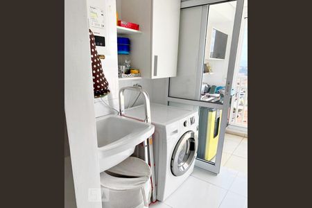 Apartamento à venda com 65m², 2 quartos e 1 vaga Apartamento à venda com 65m², 2 quartos e 1 vagaDetalhe da area de serviço
