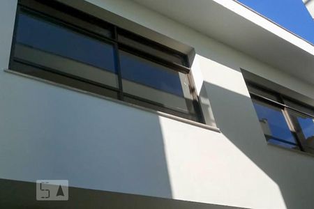 Casa à venda com 240m², 3 quartos e 2 vagasFachada