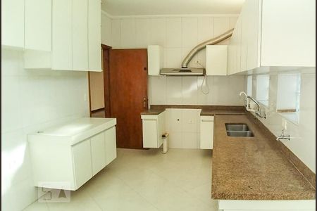 Casa à venda com 240m², 3 quartos e 2 vagasCozinha