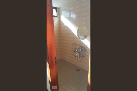 Casa à venda com 240m², 3 quartos e 2 vagasLavabo