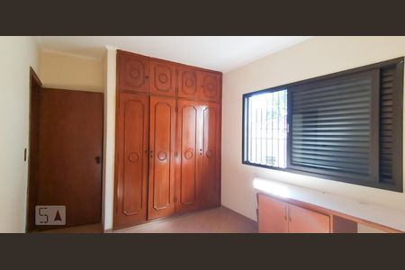 Casa à venda com 240m², 3 quartos e 2 vagasQuarto 1