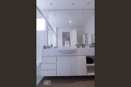 Apartamento para alugar com 198m², 2 quartos e 3 vagas Apartamento para alugar com 198m², 2 quartos e 3 vagasBanheiro Suíte 1