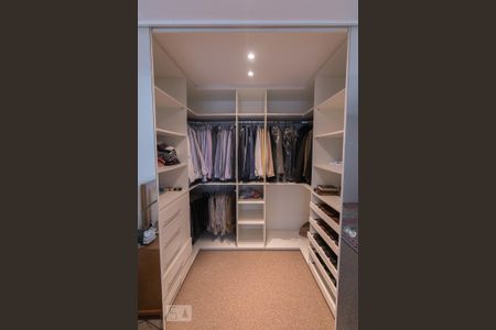 Apartamento para alugar com 198m², 2 quartos e 3 vagas Apartamento para alugar com 198m², 2 quartos e 3 vagasCloset Suíte 1