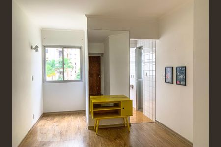 Sala de apartamento para alugar com 1 quarto, 45m² em Cambuí, Campinas