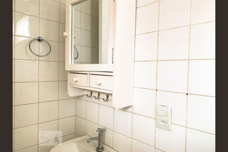 Banheiro de apartamento para alugar com 1 quarto, 45m² em Cambuí, Campinas