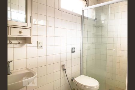 Banheiro de apartamento para alugar com 1 quarto, 45m² em Cambuí, Campinas