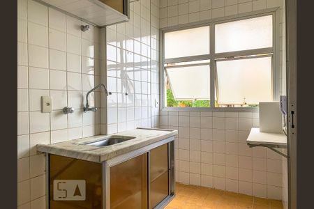 Cozinha de apartamento para alugar com 1 quarto, 45m² em Cambuí, Campinas