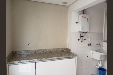 Área de serviço de apartamento para alugar com 3 quartos, 71m² em Vila Suzana, São Paulo