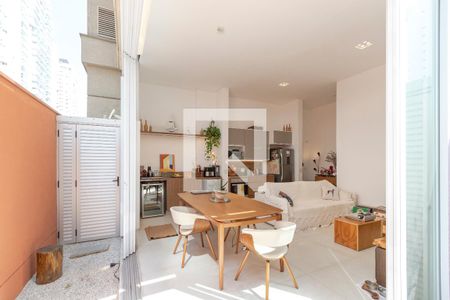 Apartamento à venda com 69m², 1 quarto e 1 vagaSala/ Cozinha