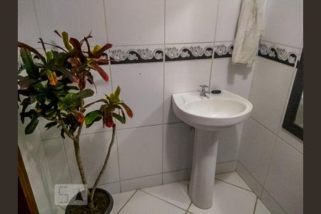 Banheiro de apartamento para alugar com 3 quartos, 62m² em Parque Cecap, Guarulhos