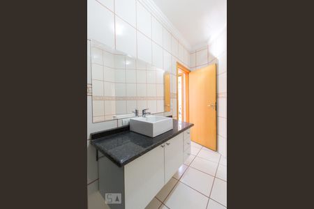 Casa à venda com 300m², 5 quartos e 8 vagasBanheiro 