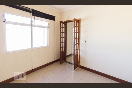 Casa à venda com 300m², 5 quartos e 8 vagasEscritório