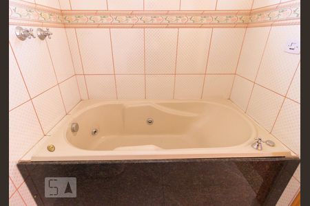 Casa à venda com 300m², 5 quartos e 8 vagasBanheiro