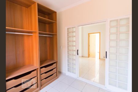 Casa à venda com 300m², 5 quartos e 8 vagasQuarto 1