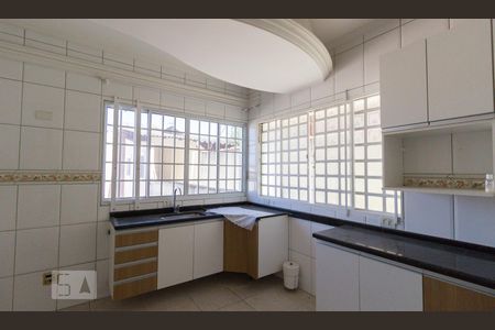 Casa à venda com 300m², 5 quartos e 8 vagasCozinha