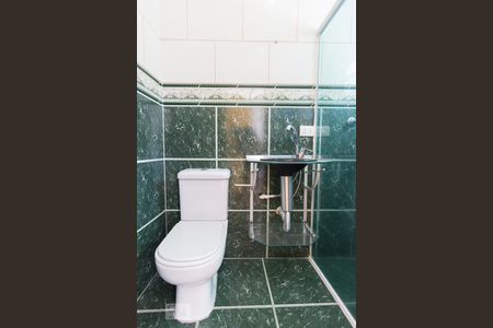 Casa à venda com 300m², 5 quartos e 8 vagasBanheiro 