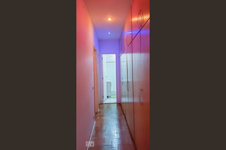 Corredor de apartamento para alugar com 2 quartos, 60m² em Laranjeiras, Rio de Janeiro