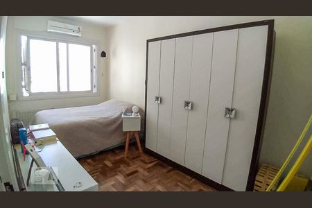 Dormitório  de apartamento à venda com 2 quartos, 74m² em Floresta, Porto Alegre