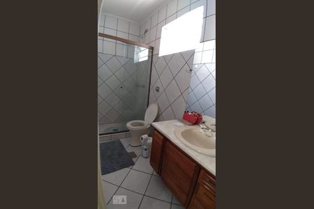 Banheiro de apartamento à venda com 2 quartos, 74m² em Floresta, Porto Alegre