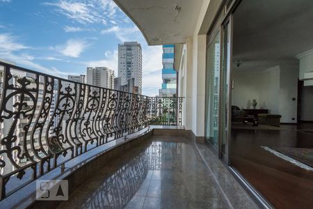 Apartamento à venda com 370m², 3 quartos e 4 vagasVaranda