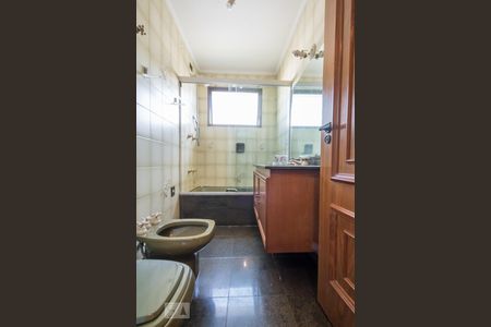 Apartamento à venda com 370m², 3 quartos e 4 vagasBanheiro Suíte 1