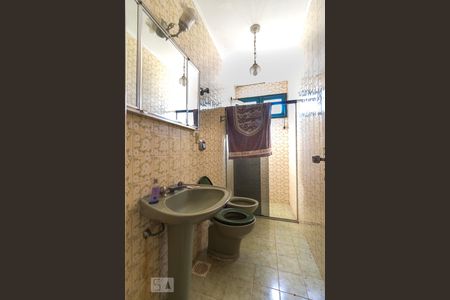 Banheiro de casa à venda com 3 quartos, 252m² em Jardim Itu Sabara, Porto Alegre