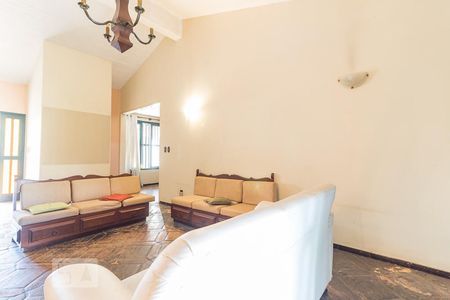 Sala de casa à venda com 3 quartos, 252m² em Jardim Itu Sabara, Porto Alegre