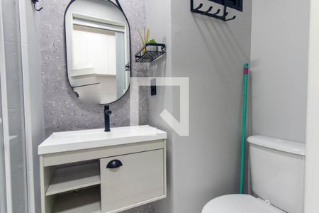 Banheiro Social de kitnet/studio para alugar com 1 quarto, 20m² em Portão, Curitiba