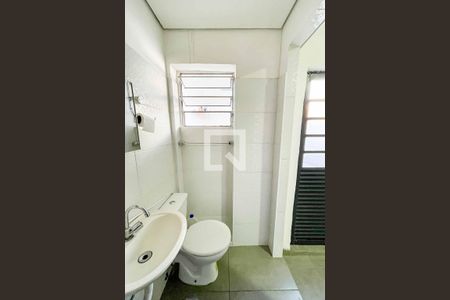 Casa para alugar com 36m², 1 quarto e sem vaga Casa para alugar com 36m², 1 quarto e sem vagaBanheiro