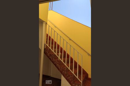 Casa à venda com 126m², 2 quartos e 1 vagaEscada