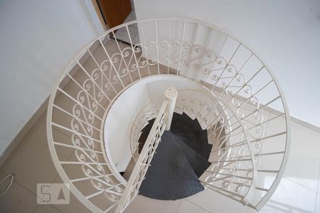 Apartamento para alugar com 92m², 2 quartos e 1 vagaEscada acesso Terraço