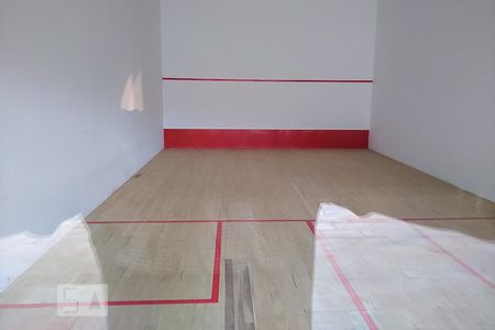 Apartamento para alugar com 128m², 2 quartos e 2 vagas Apartamento para alugar com 128m², 2 quartos e 2 vagasÁrea comum - Quadra de Squash