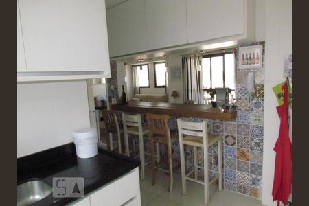 Apartamento à venda com 94m², 3 quartos e 2 vagas Apartamento à venda com 94m², 3 quartos e 2 vagasCozinha