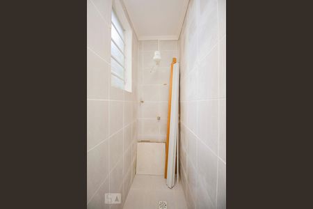 Banheiro  de apartamento à venda com 1 quarto, 36m² em Navegantes, Porto Alegre