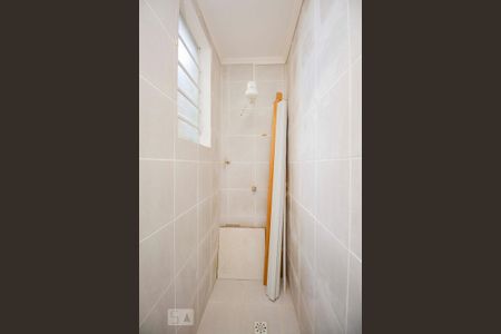 Banheiro  de apartamento para alugar com 1 quarto, 36m² em Navegantes, Porto Alegre