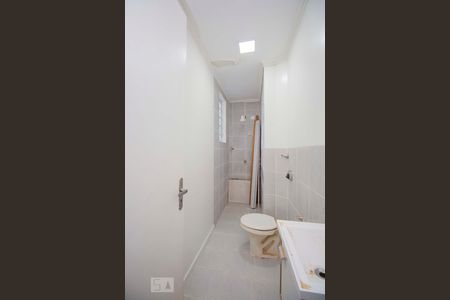 Banheiro  de apartamento à venda com 1 quarto, 36m² em Navegantes, Porto Alegre