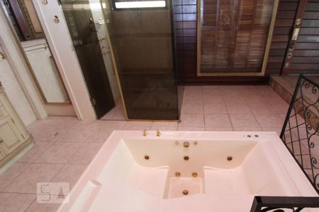 Casa de condomínio para alugar com 480m², 3 quartos e 4 vagasJacuzzi