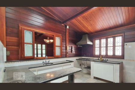 Cozinha de casa de condomínio para alugar com 3 quartos, 480m² em Vale do Sereno, Nova Lima