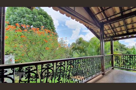 Casa de condomínio para alugar com 480m², 3 quartos e 4 vagasVaranda Fundos