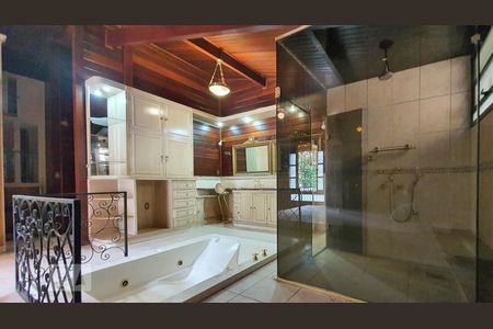 Casa de condomínio para alugar com 480m², 3 quartos e 4 vagasSuíte - Jacuzzi - Sauna