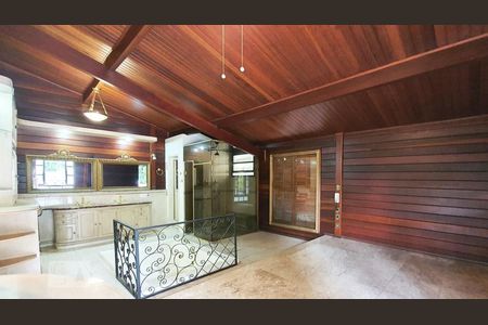 Casa de condomínio para alugar com 480m², 3 quartos e 4 vagasSuíte