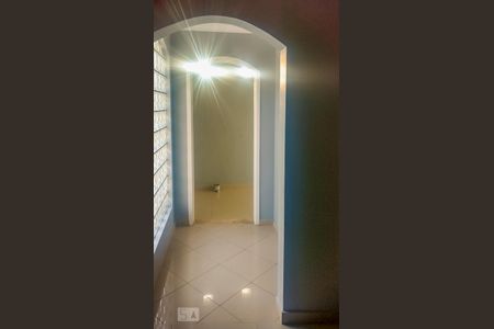 Casa à venda com 230m², 4 quartos e 2 vagas Casa à venda com 230m², 4 quartos e 2 vagasCorredor