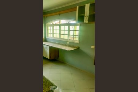 Casa à venda com 230m², 4 quartos e 2 vagas Casa à venda com 230m², 4 quartos e 2 vagasCozinha