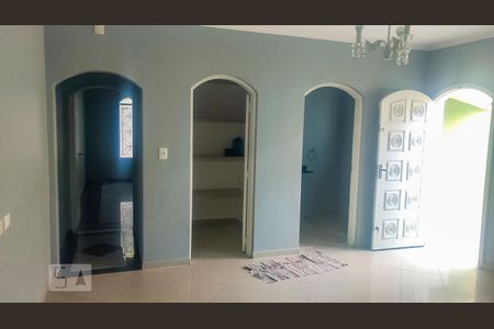 Casa à venda com 230m², 4 quartos e 2 vagas Casa à venda com 230m², 4 quartos e 2 vagasSala