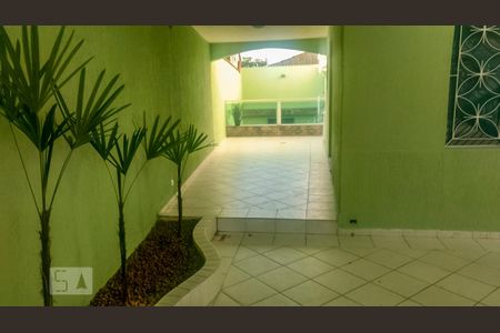Casa à venda com 230m², 4 quartos e 2 vagas Casa à venda com 230m², 4 quartos e 2 vagasQuintal e Varanda